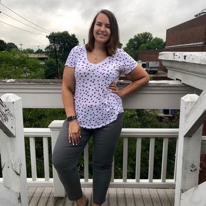 Torrid White V-Neck Tee with Red Lips